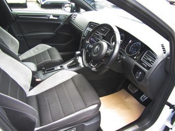 Volkswagen Golf R DSG