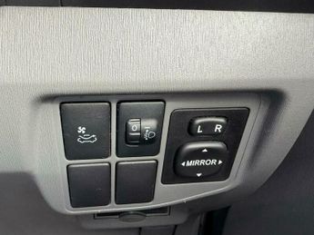 Toyota Prius 1.8 VVT-h T Spirit CVT Euro 5 (s/s) 5dr