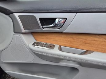 Jaguar XF V6 LUXURY
