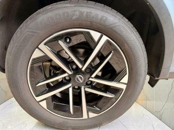 Nissan Juke 1.6 N-Connecta SUV 5dr Petrol Hybrid Auto Euro 6 (143 ps)