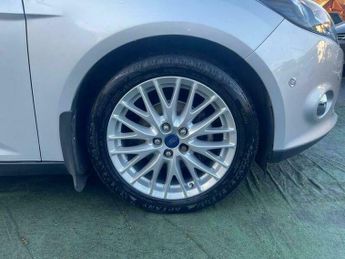 Ford Focus 1.0T EcoBoost Zetec Euro 5 (s/s) 5dr