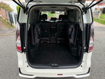 Nissan Serena 2.0 S-Hybrid HighwayStar 8Seat MPV Euro6