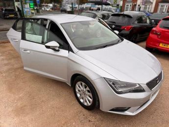 SEAT Leon 1.6 TDI CR SE Hatchback 5dr Diesel DSG Euro 5 (s/s) (105 ps)