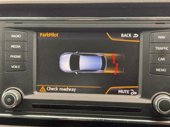 SEAT Leon 1.6 TDI CR SE Hatchback 5dr Diesel DSG Euro 5 (s/s) (105 ps)