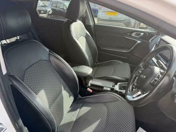 Kia Ceed 1.6 GDi 8.9kWh 3 DCT Euro 6 (s/s) 5dr