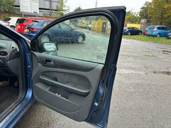 Ford Focus 1.6 Ghia 5dr