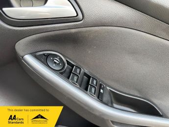 Ford Focus 1.6 Titanium Powershift Euro 5 5dr