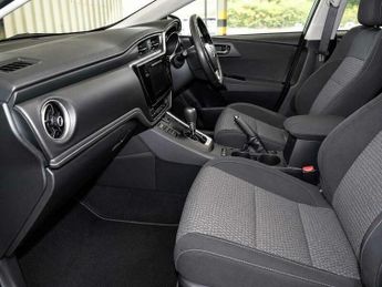 Toyota Auris 1.8 Auris Design HEV VVT-i CVT 5dr