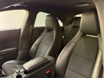Mercedes-Benz CLA 2.1 CLA220d AMG Line Night Edition Coupe 7G-DCT Euro 6 (s/s) 4dr