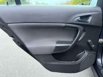 Vauxhall Insignia 2.0 CDTi ecoFLEX Exclusiv Euro 5 (s/s) 5dr