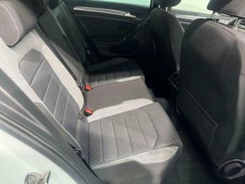 Volkswagen Golf 2.0 Golf R-Line TDI Semi-Auto 5dr