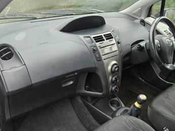 Toyota Yaris VVT-I T2