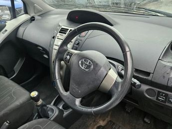Toyota Yaris VVT-I T2