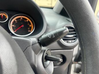 Vauxhall Corsa 1.4i 16v Club 5dr
