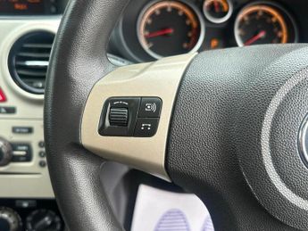 Vauxhall Corsa 1.4i 16v Club 5dr