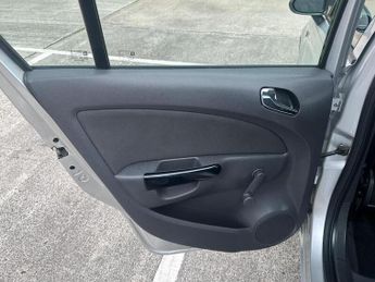 Vauxhall Corsa 1.4i 16v Club 5dr