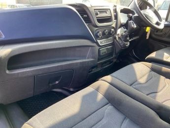 Iveco Daily IVECO DAILY 70C-180 EURO 6 20FT BOX VAN WITH TAILLIFT WITH AIRCO