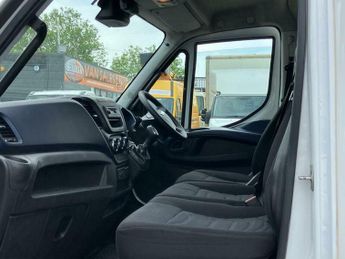 Iveco Daily IVECO DAILY 70C-180 EURO 6 20FT BOX VAN WITH TAILLIFT WITH AIRCO