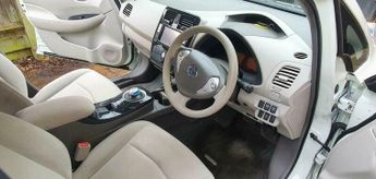 Nissan Leaf 24kWh Hatchback 5dr Electric Auto (107 bhp)