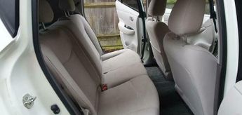 Nissan Leaf 24kWh Hatchback 5dr Electric Auto (107 bhp)