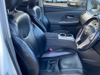 Toyota Prius T SPIRIT