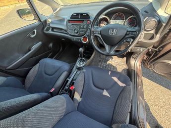 Honda Jazz I-VTEC ES PLUS AUTOMATIC