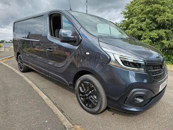 Renault Trafic 2.0 dCi ENERGY 30 Black Edition Panel Van 5dr Diesel EDC LWB Sta