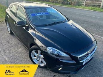 Volvo V40 D2 1.6 CROSS COUNTRY LUX FREE ROAD TAX LEATHER MP3/USB AIR CON A