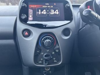 Toyota AYGO VVT-I X-PLAY X-SHIFT TSS