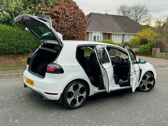 Volkswagen Golf GTI 2.0 245PS TSI 7-spd DSG
