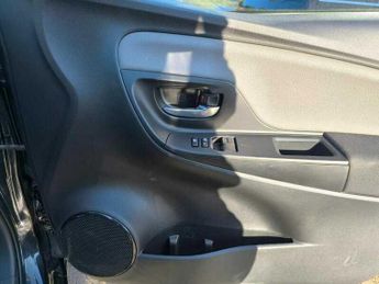 Toyota Yaris 1.5 Hybrid Automatic VVT-h Icon Tech E-CVT Euro 6 (s/s) 5dr ULEZ