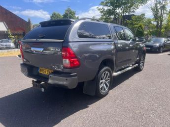 Toyota Hilux INVINCIBLE 4WD D-4D DCB