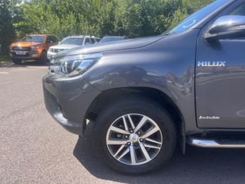 Toyota Hilux INVINCIBLE 4WD D-4D DCB
