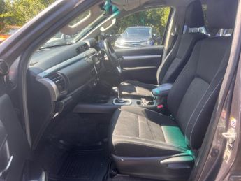 Toyota Hilux INVINCIBLE 4WD D-4D DCB