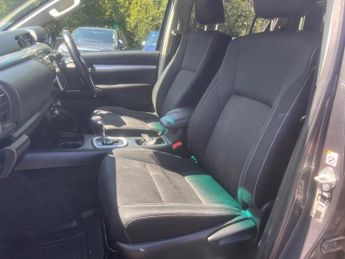 Toyota Hilux INVINCIBLE 4WD D-4D DCB