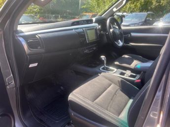 Toyota Hilux INVINCIBLE 4WD D-4D DCB