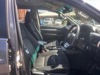 Toyota Hilux INVINCIBLE 4WD D-4D DCB