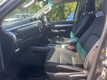 Toyota Hilux INVINCIBLE 4WD D-4D DCB