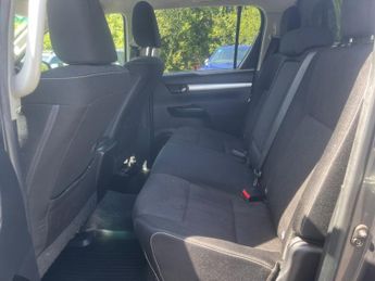 Toyota Hilux INVINCIBLE 4WD D-4D DCB