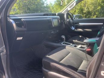 Toyota Hilux INVINCIBLE 4WD D-4D DCB