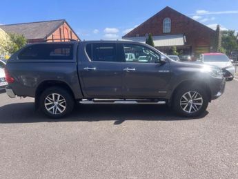 Toyota Hilux INVINCIBLE 4WD D-4D DCB