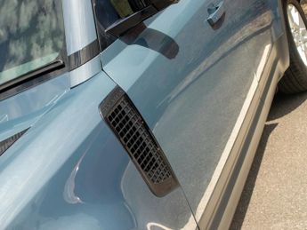 Land Rover Defender S - Tasman Blue - 360 Cameras