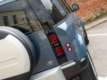 Land Rover Defender S - Tasman Blue - 360 Cameras