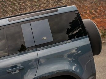 Land Rover Defender S - Tasman Blue - 360 Cameras