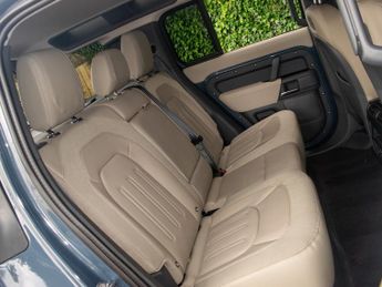 Land Rover Defender S - Tasman Blue - 360 Cameras