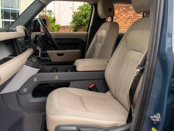 Land Rover Defender S - Tasman Blue - 360 Cameras
