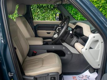 Land Rover Defender S - Tasman Blue - 360 Cameras
