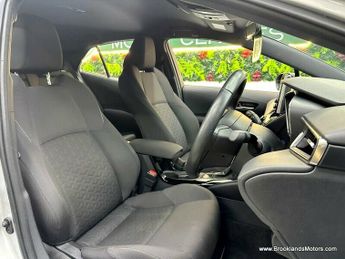 Toyota Corolla 1.8 ICON TECH [SAT NAV, HEATED SEATS & REVERSE CAMERA]