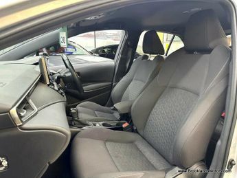 Toyota Corolla 1.8 ICON TECH [SAT NAV, HEATED SEATS & REVERSE CAMERA]