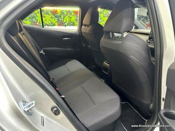 Toyota Corolla 1.8 ICON TECH [SAT NAV, HEATED SEATS & REVERSE CAMERA]